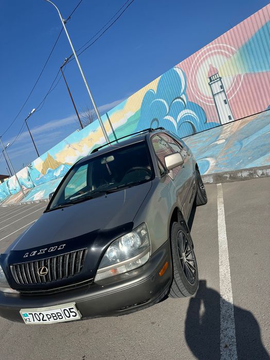 Продам машину Lexus RX 300