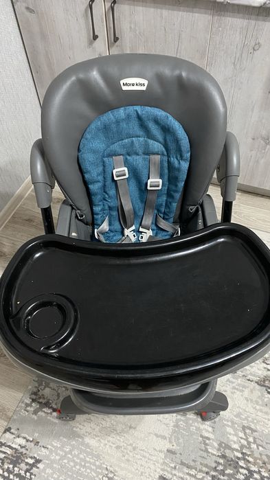 Детсктй стульчик для кормления. Состояние средний .