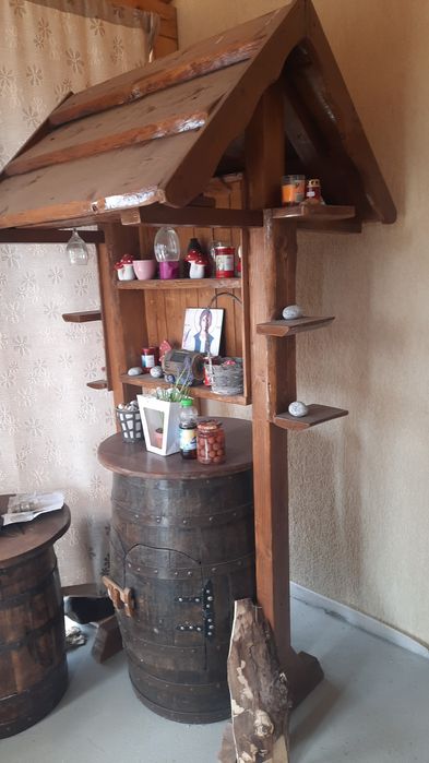 Cusca pui iepuri caini ,mese ,fantani, obiecte rustice