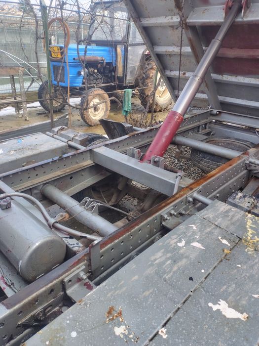 Vând Iveco daily basculabil