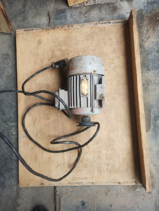 Трифазен електромотор 0.55 1400 оборота руски