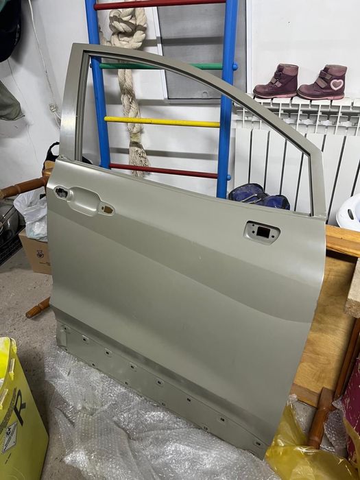 Передняя Дверь на hyundai custin