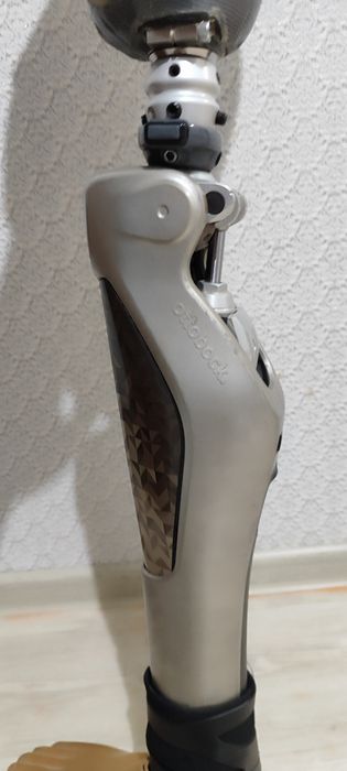 Продается протез c-leg 3c98-3 БУ состояние.