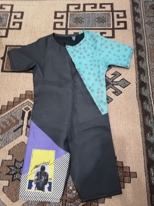 Costum de neopren (mărimea 42)
