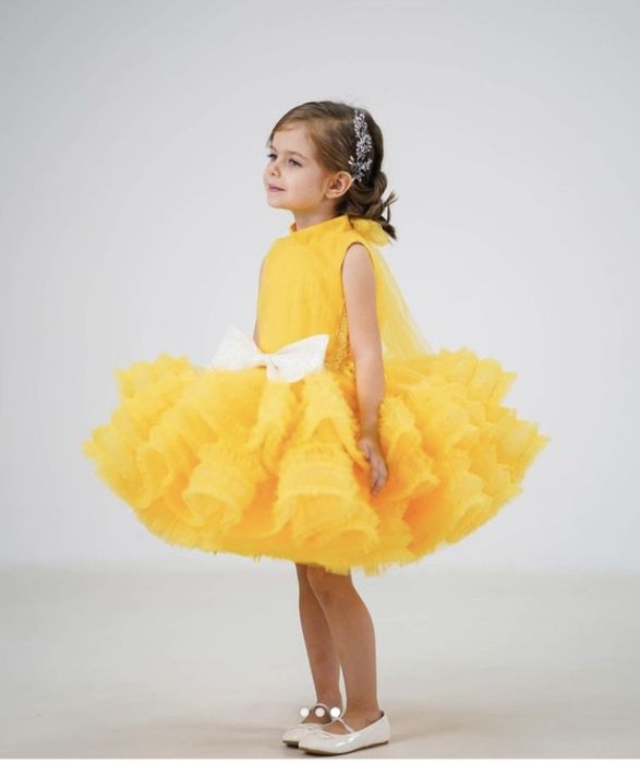 Нарядные платья и костюмы