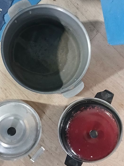 Продам кастрюли 4 и 2 л