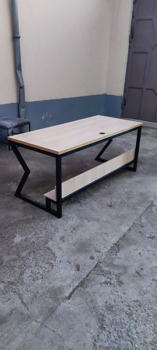 Офисные столы в стиле лофт