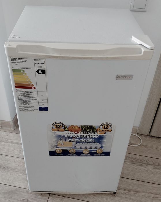 Продам холодильник офисный