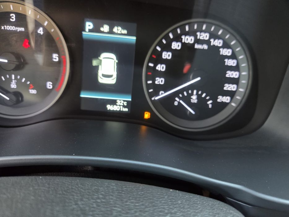 vând HYUNDAI tucson