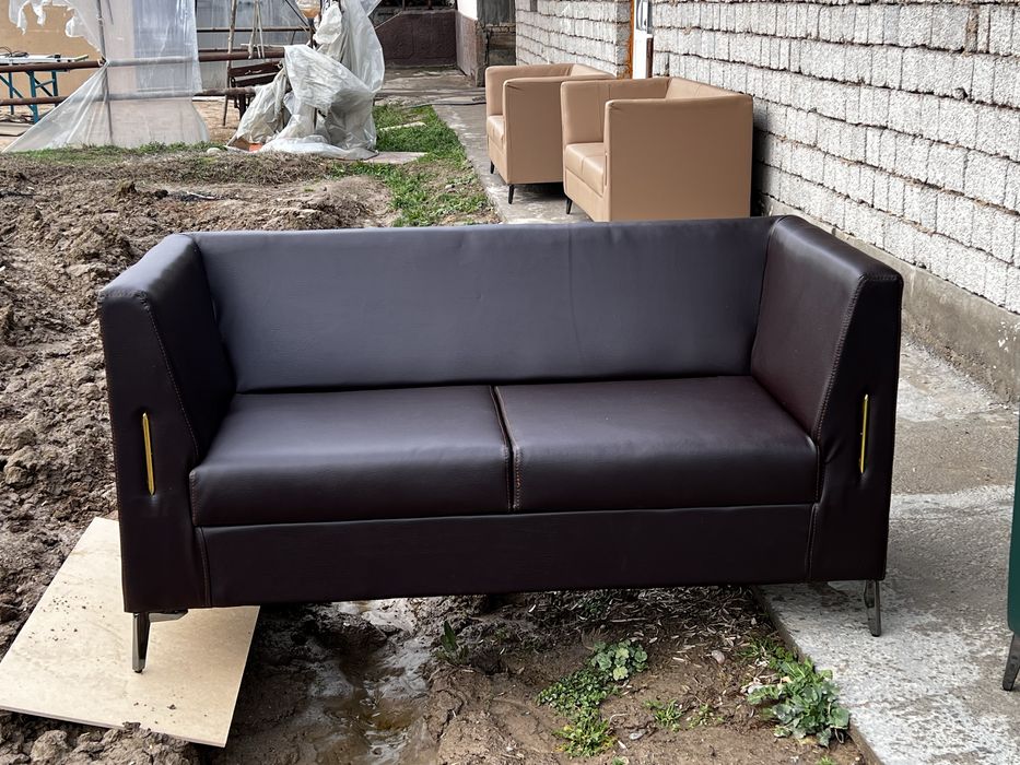Mini divanlar sotiladi kafe va bar klub plastaysion