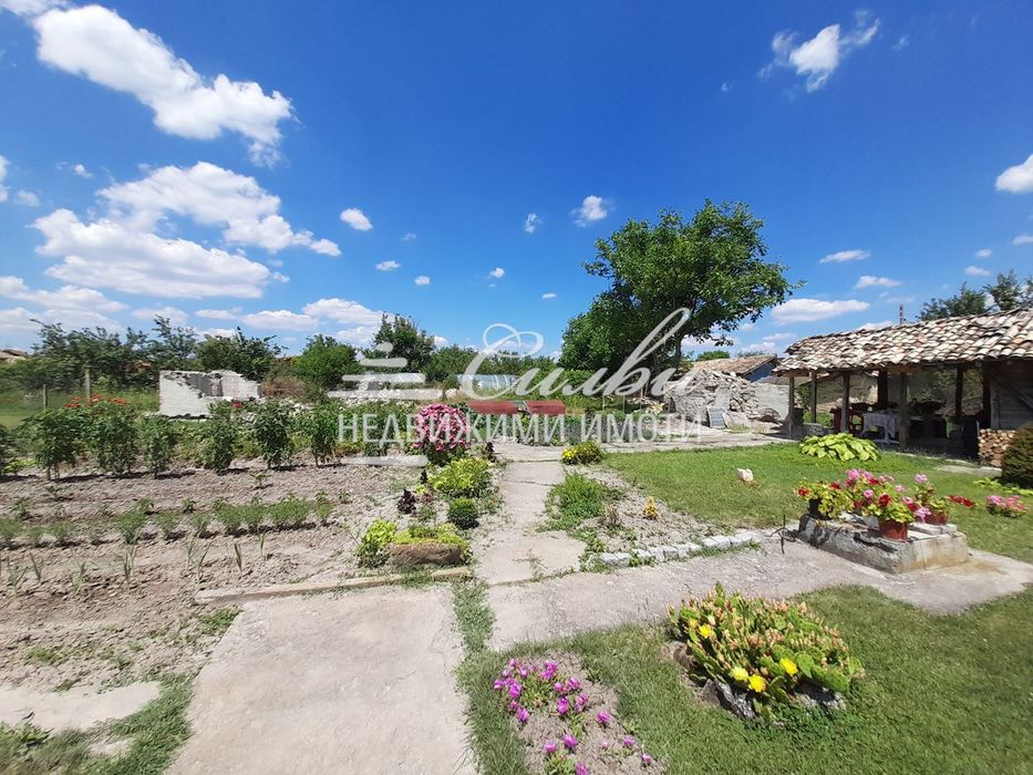 ТУХЛЕНА къща на плоча - с. Дибич.