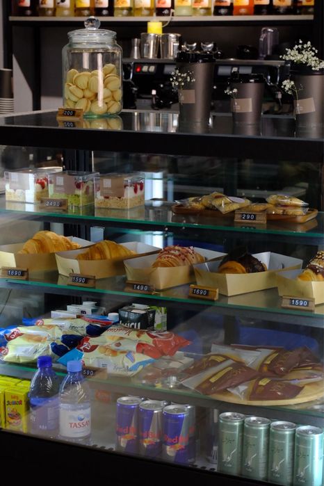 Витринный кондитерский холодильник