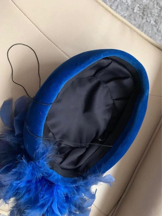 Toca / pălărie/ accesoriu de pus pe cap din catifea , nu Fandacsia