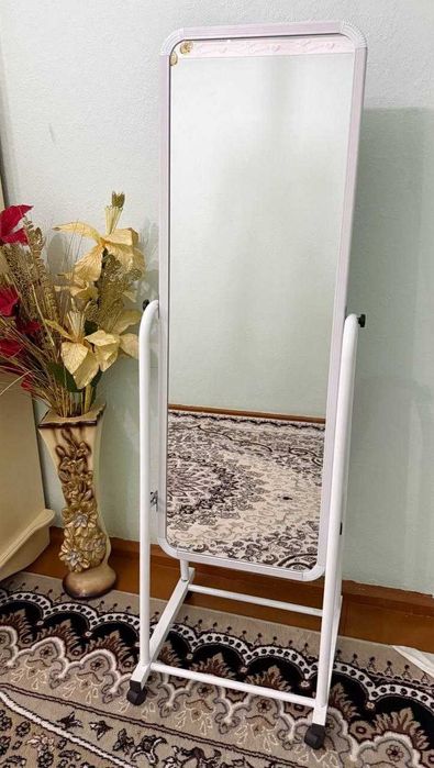 Зеркало на колесах металлическая