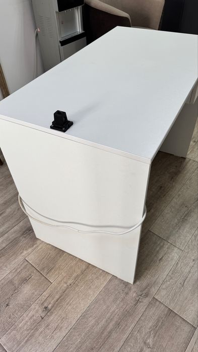 Продам стол для маникюра