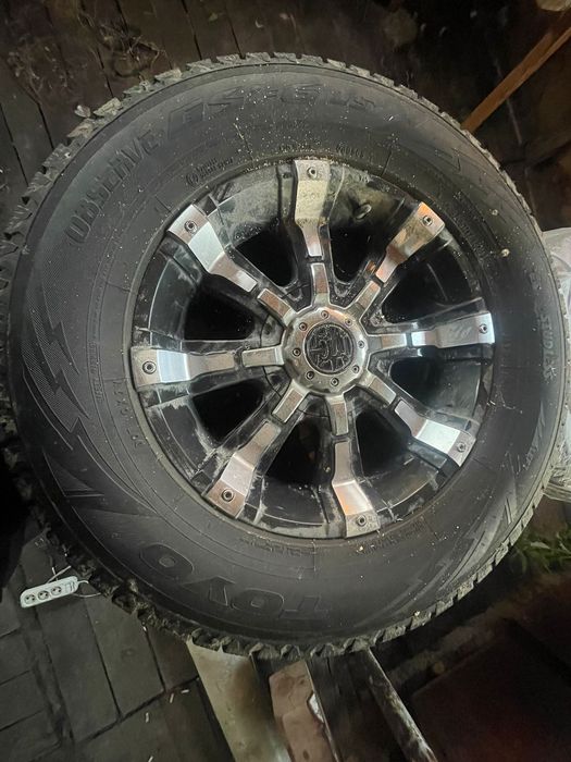 Продам резину Toyo в отличном состоянии. Размер 265*65 R17.