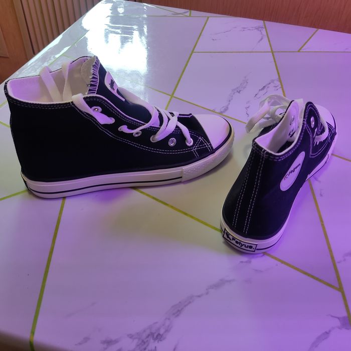 Продаю кеды новые 24 см