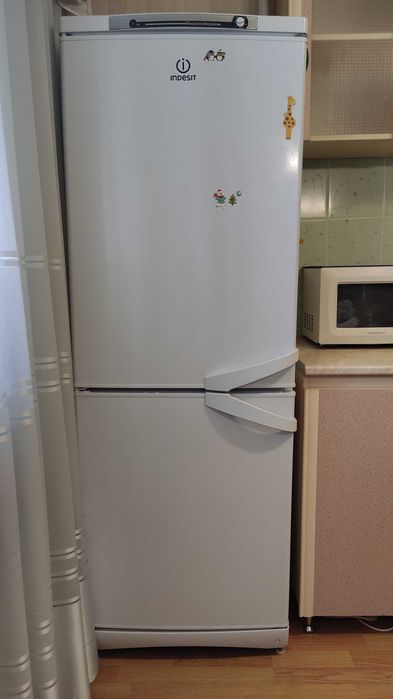 Продам холодильник Indesit, рабочий в хорошем состоянии