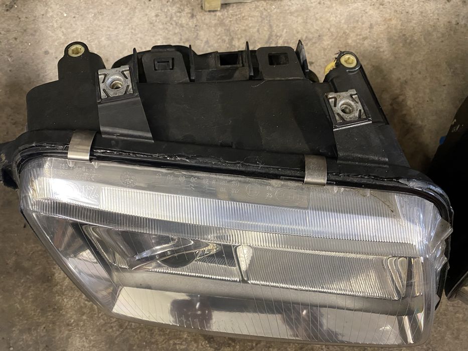 Фарове ксенон ауди с3 s3 2000г перфектни намалени