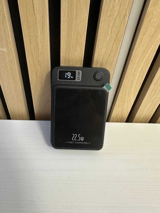 Baterie Externa - Magnetica pentru Iphone 10000 mAh