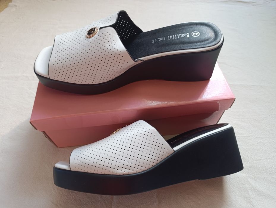 Шлепки новые на платформе Beautiful Secret