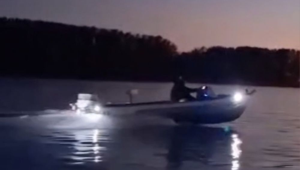 Barca Canadian 440P Aluminiu, Motor 25 CP + piese, Sonar Humminbird, Biminitop