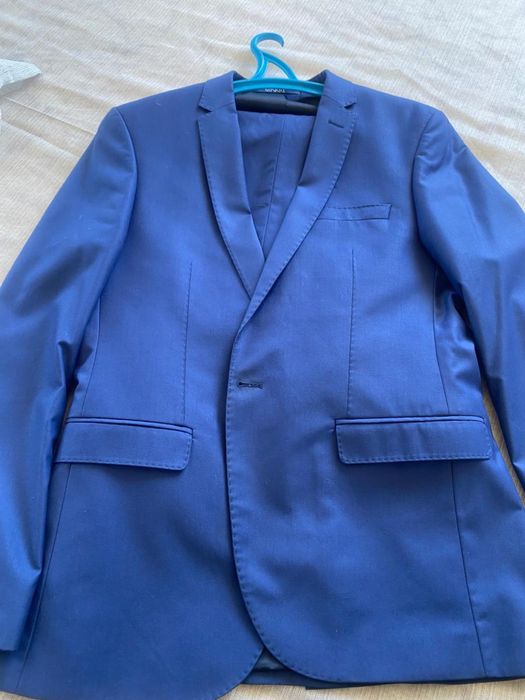 Продам костюмы мужские