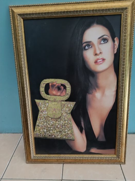 Картина с девушкой