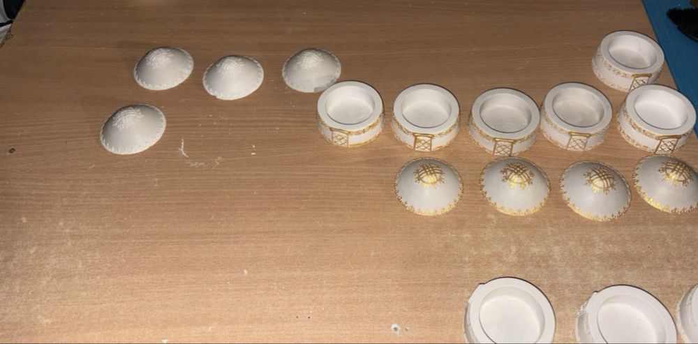 Из гипса бакалы с блюдцем, юрты