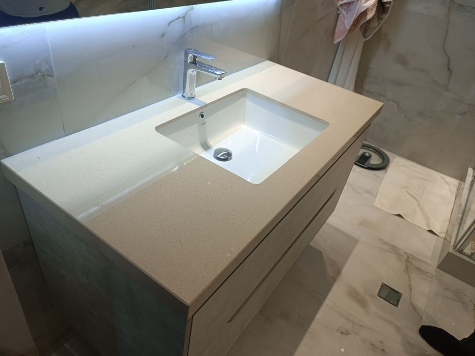 Столешница из кварца и акрила