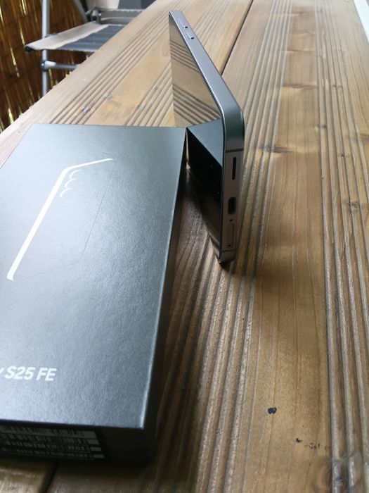 Samsung S25 FE, Гаранция, подаръци