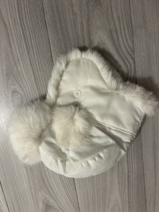 Caciula , blana iepure .