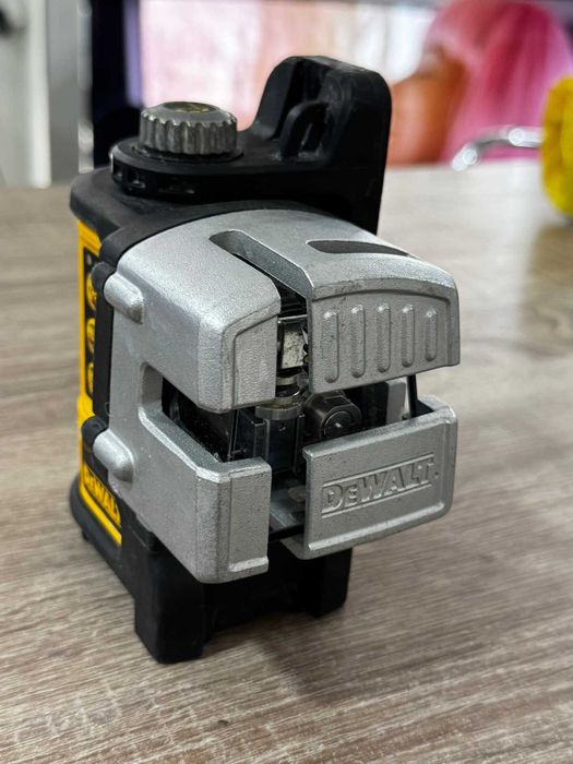 Линеен лазерен нивелир DEWALT DW089K