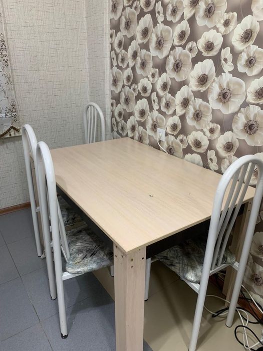 Продам стол со стульями
