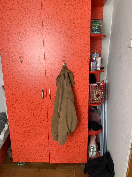 Продам шкаф и 2 кроватки  в хорошем состоянии