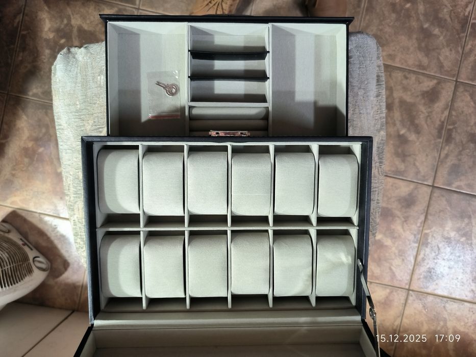 Кутия за 12 часовника и бижута