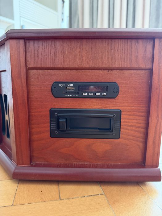 Aparat audio multifunctional cu mai multe intrari - Vinyl pick-up, CD, Radio, Caseta, SD și USB