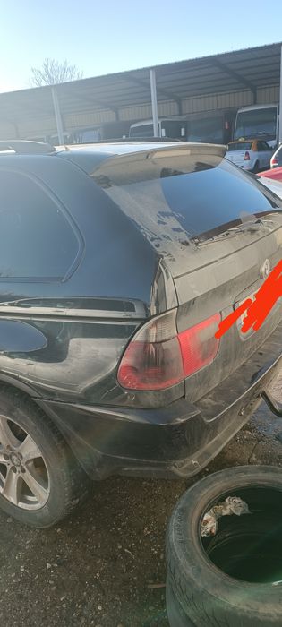 Vând BMW X5 e53 pentru dezmembrat.Are grupul spate defect .