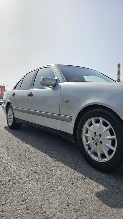 Продам машину w210