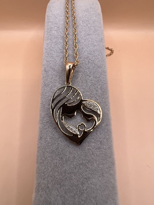 Продам золотой кулон.