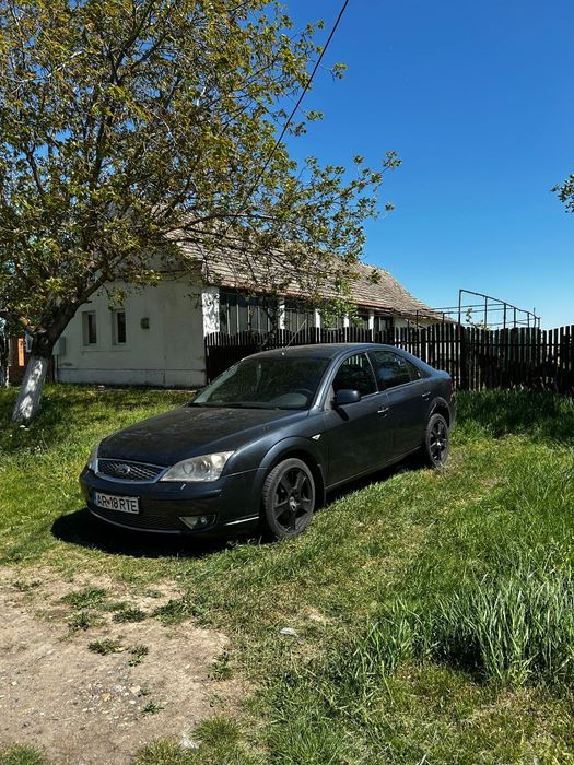 Vând Ford mondeo