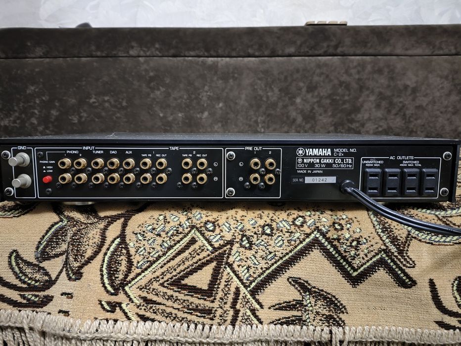Предварительный усилитель Yamaha C-2X