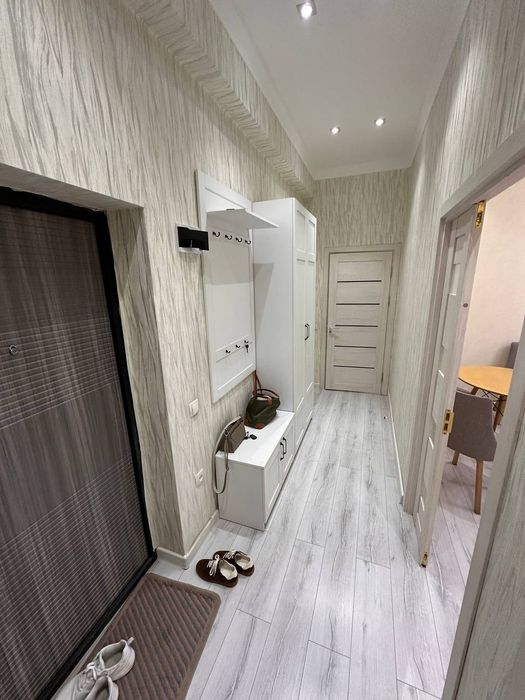 Продаётся двухкомнатная на м-в Риезий. Паркентский ( новостройка )