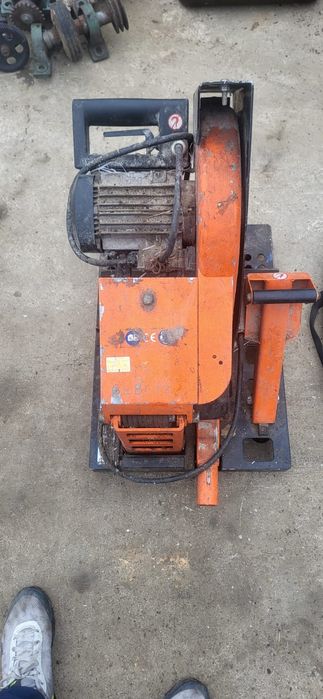 Masina debitat si aparat canelat in pereti la 110v