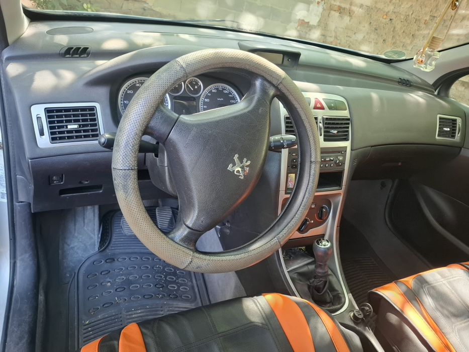 Автомобил Пежо 307 SW