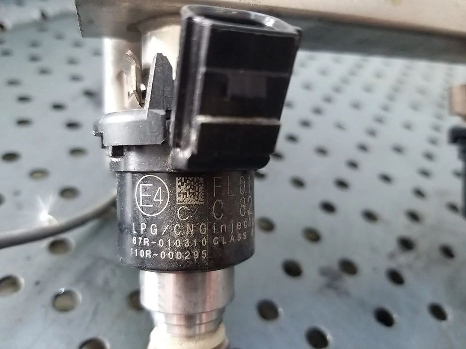 Rampa cu injectoare 1.0 b lpg opel karl 55495132 67r010310 110r000295