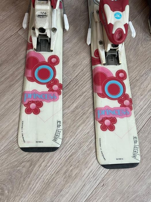 Детские лыжи и ботинки