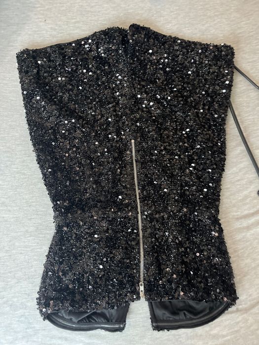 Черен пайетен гащеризон V деколте