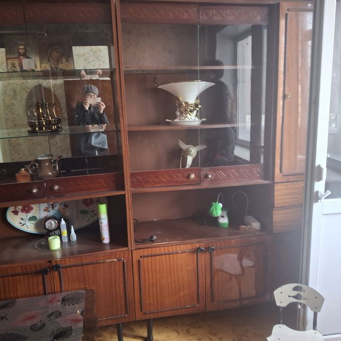 Продам мебель б/у сервант,шкаф,диван