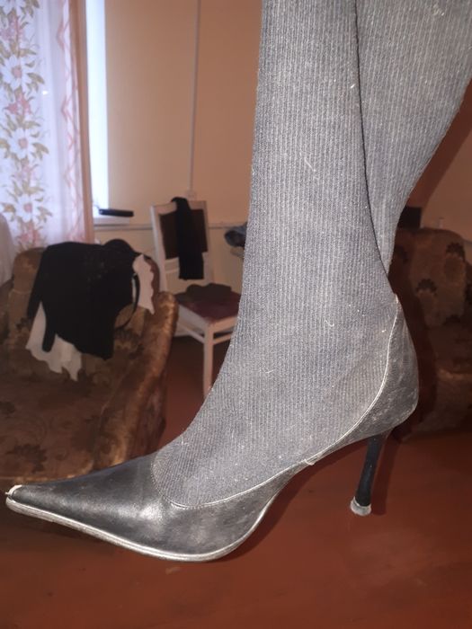 Срочно продам женские сапоги